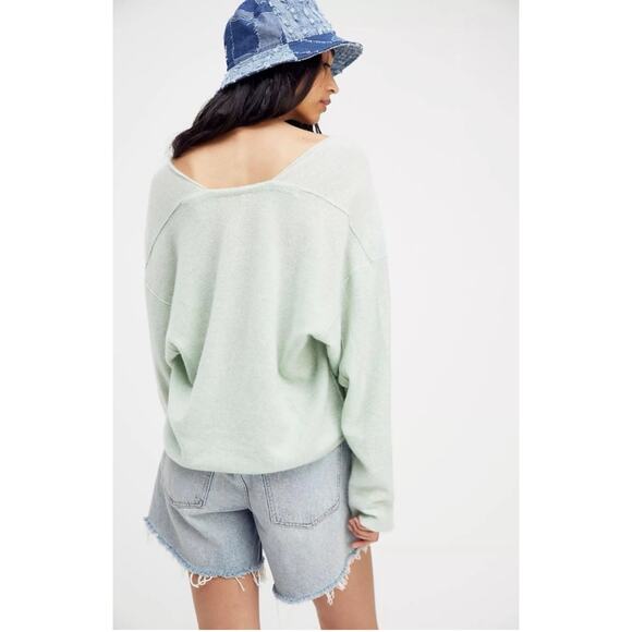 Free People Solitaire 100% Cashmere Mint Green V-Neck Sweater Large - Picture 3 of 8